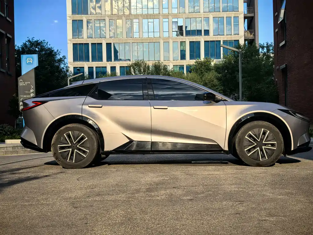 Toyota Toyota BZ5 — миниатюра 4