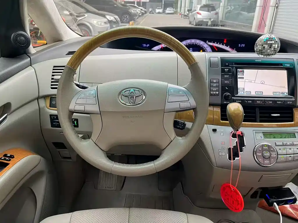 Toyota Previa — миниатюра 8