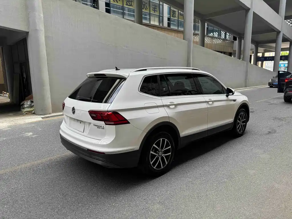 Volkswagen Tiguan L — миниатюра 6