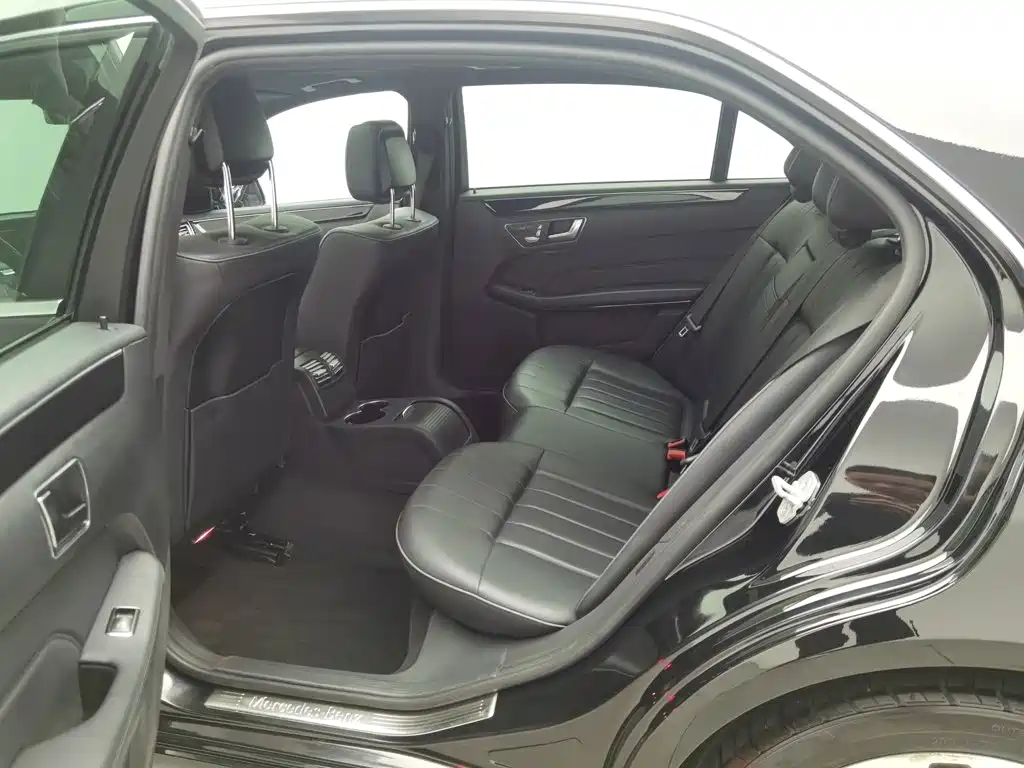 Mercedes-Benz E-Class — миниатюра 15