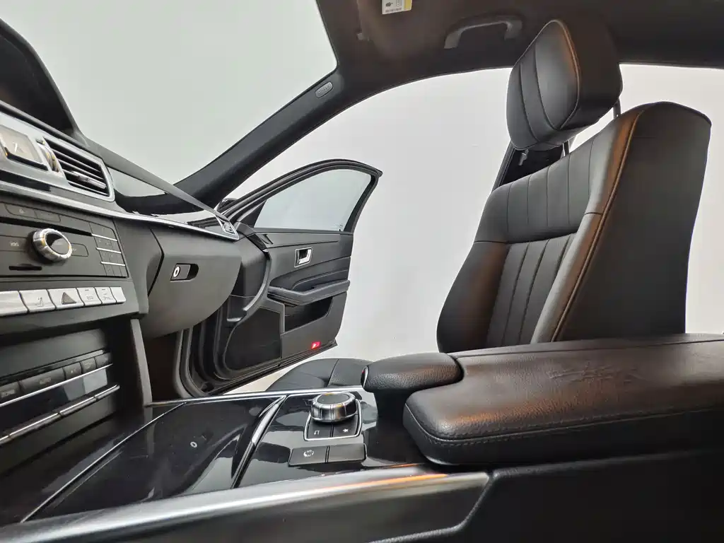 Mercedes-Benz E-Class — миниатюра 12