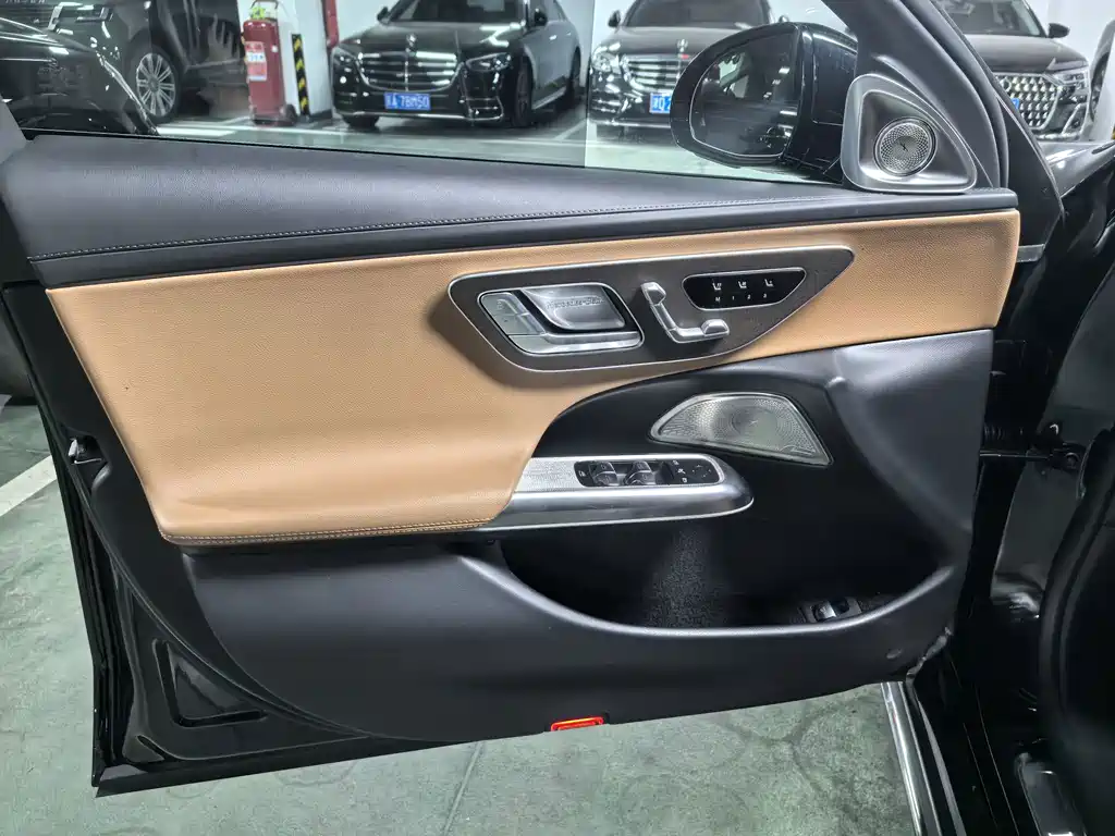 Mercedes-Benz E-Class — миниатюра 5