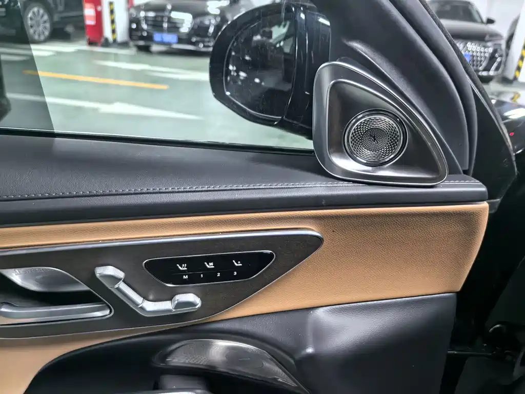 Mercedes-Benz E-Class — миниатюра 6