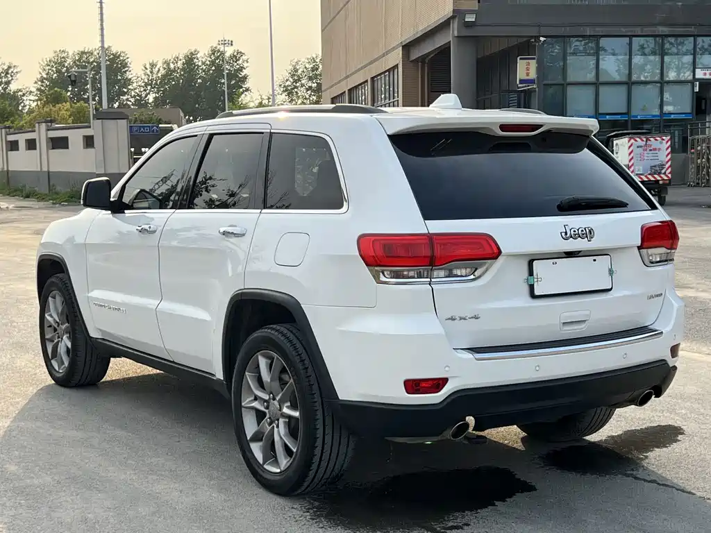 Jeep Grand Cherokee (Import) — миниатюра 6
