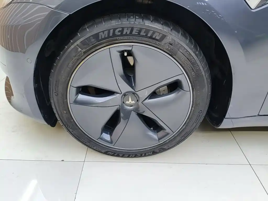 Tesla Model 3 — миниатюра 23