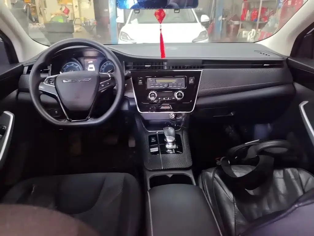 Venucia D60 EV — миниатюра 10