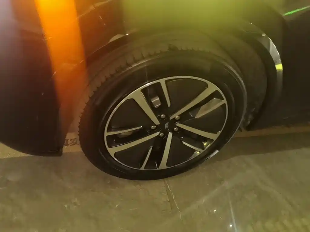 Li Auto Li L8 — миниатюра 23