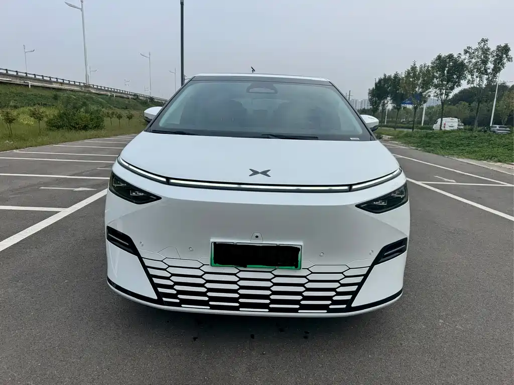 XPeng X9 — миниатюра 2
