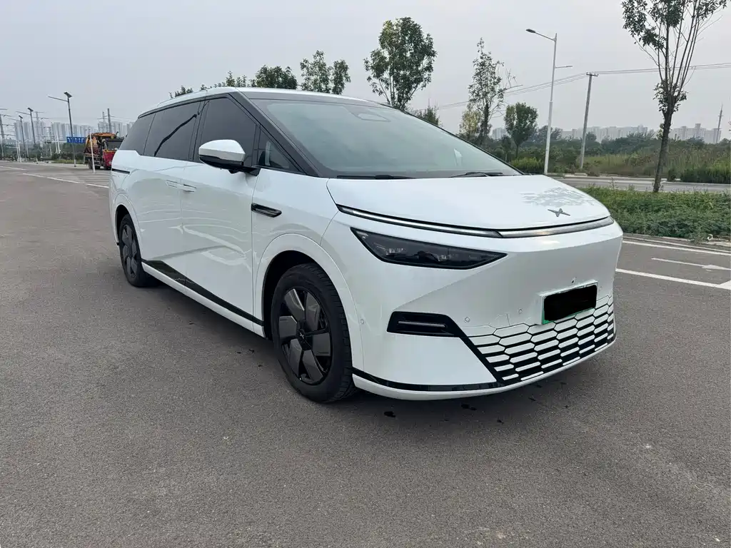 XPeng X9 — миниатюра 3