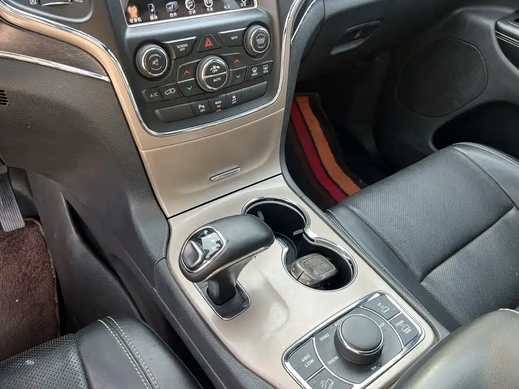 Jeep Grand Cherokee (Import) — миниатюра 13