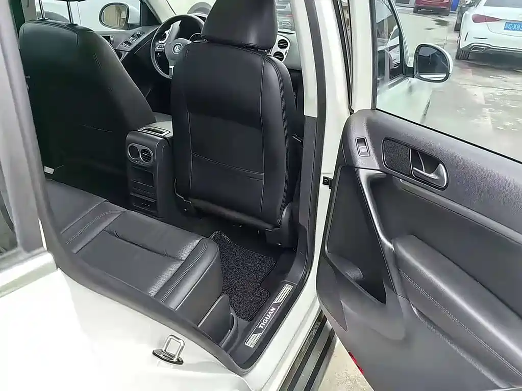 Volkswagen Tiguan 2015 1.8TSI AT Luxury