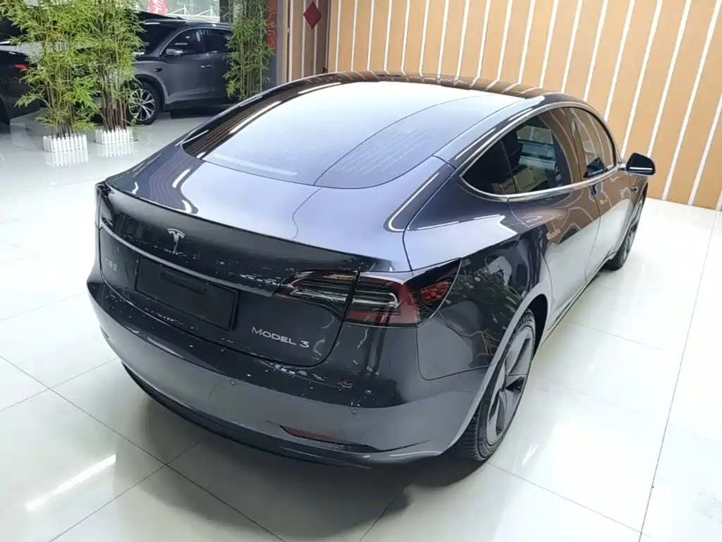 Tesla Model 3 — миниатюра 7