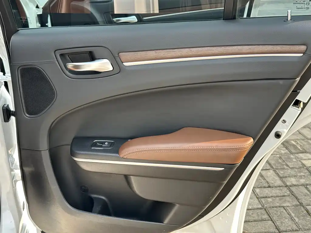Chrysler 300C — миниатюра 17