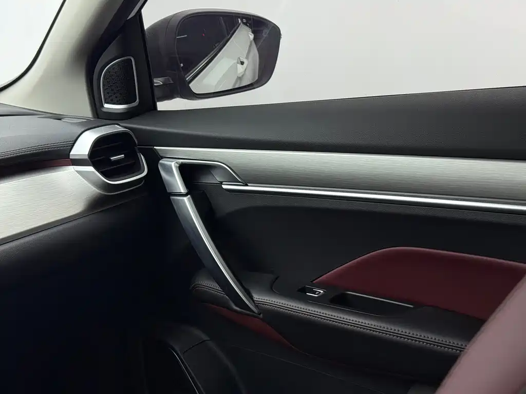Geely Binyue — миниатюра 9