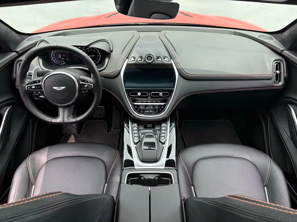 Aston Martin DBX — миниатюра 6