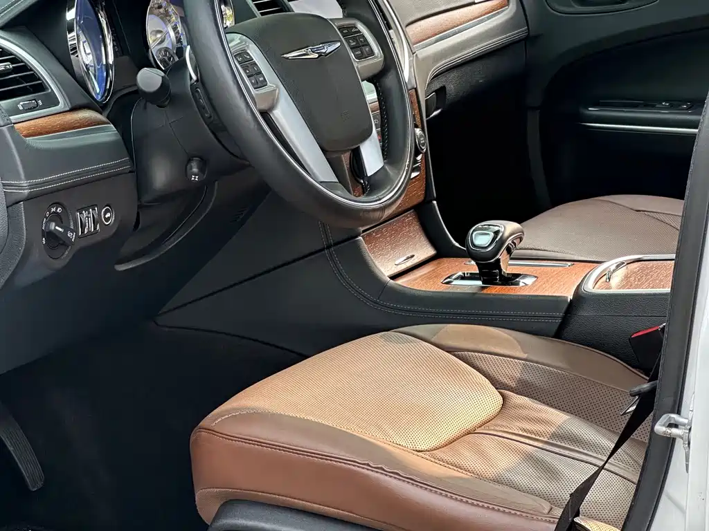 Chrysler 300C — миниатюра 11