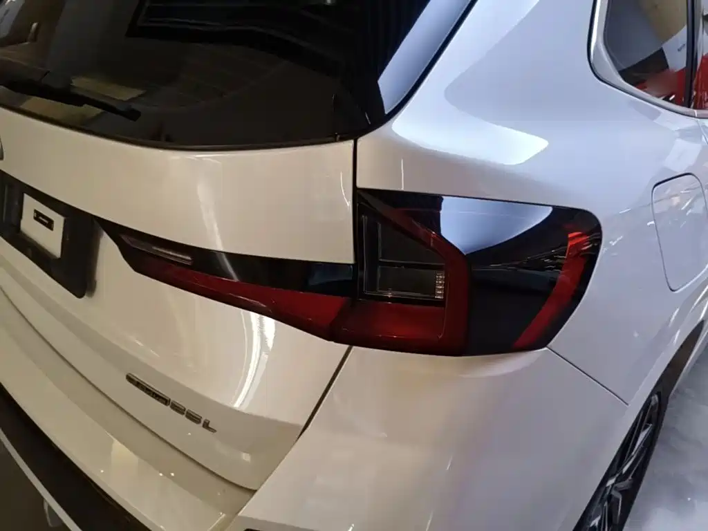 BMW iX1 — миниатюра 8