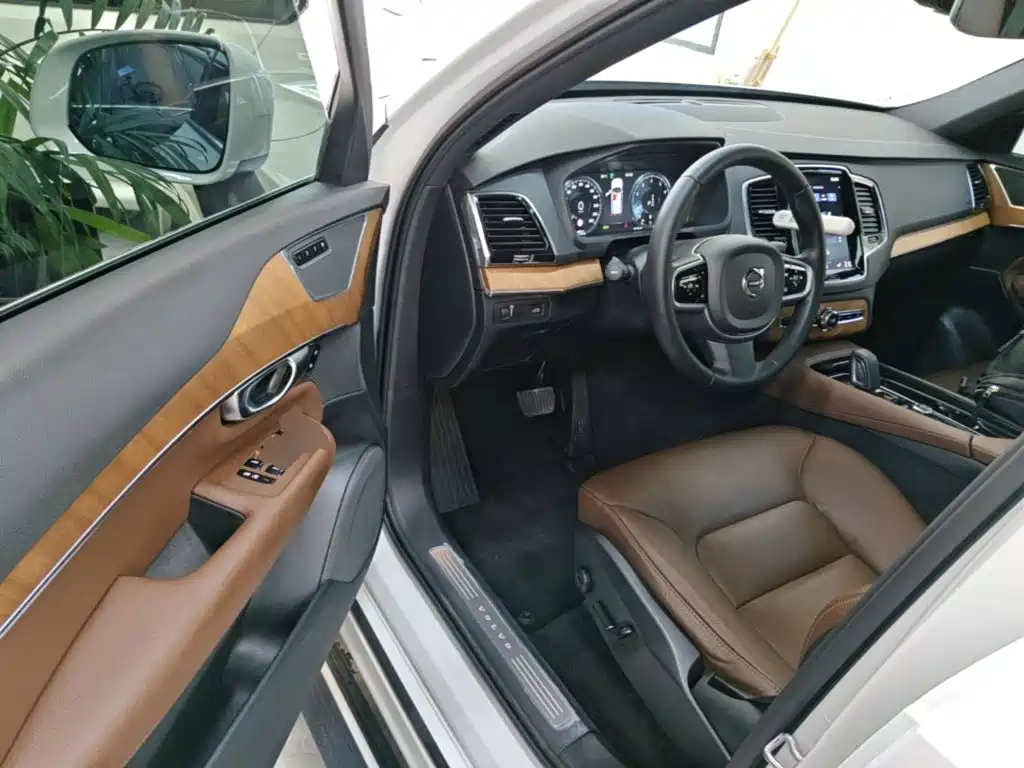 Volvo XC90 — миниатюра 16