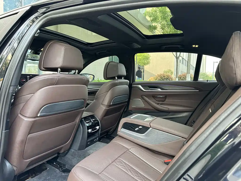 BMW 5 Series — миниатюра 6