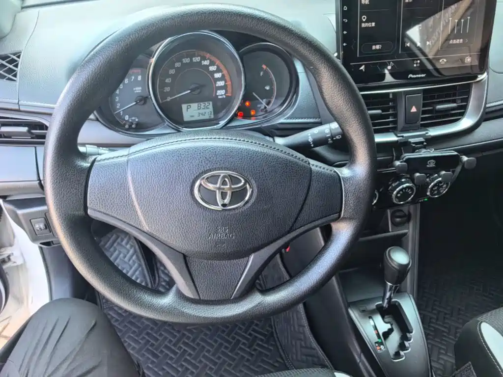 Toyota Yaris L — миниатюра 10