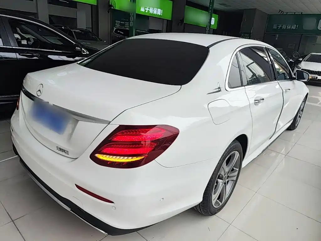 Mercedes-Benz E-Class — миниатюра 7