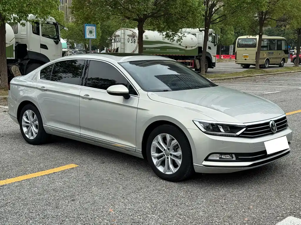 Volkswagen Magotan — миниатюра 2
