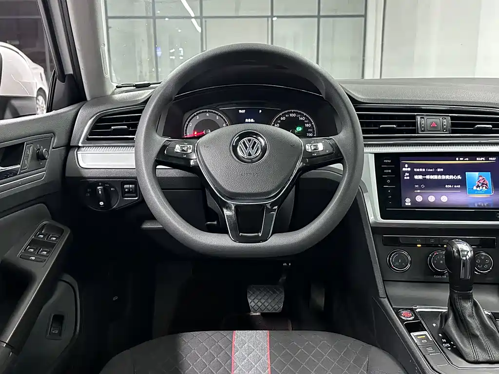 Volkswagen Lamando 2021 230TSI DSG