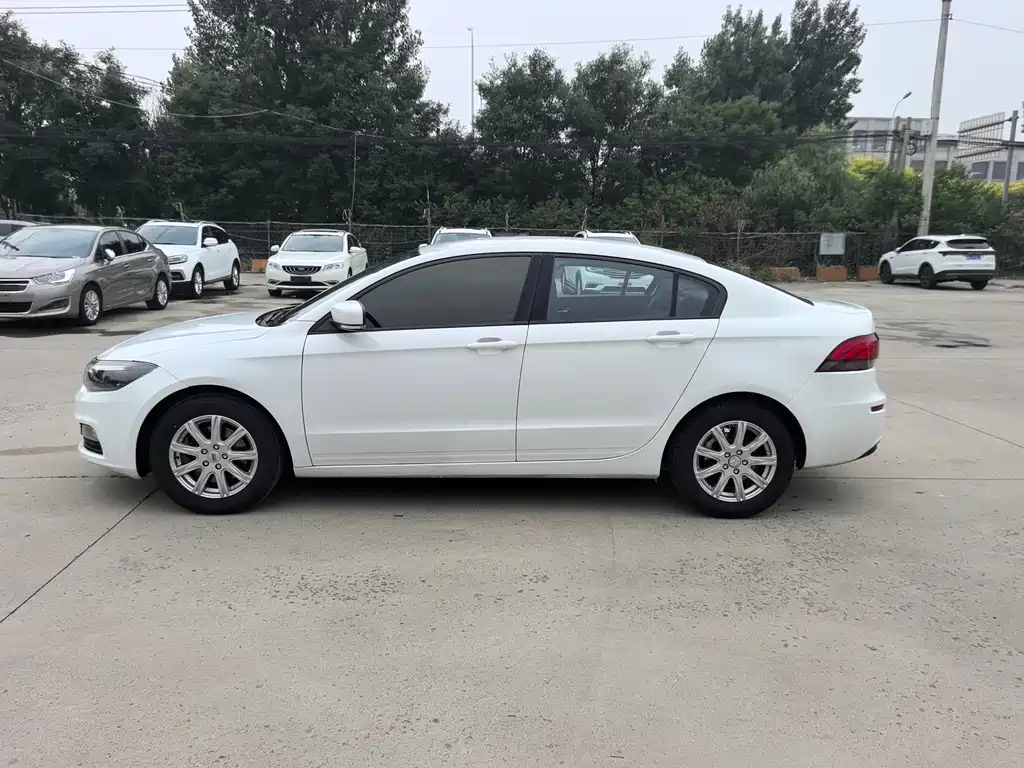 Qoros 3 2018 1.6L AT Lead