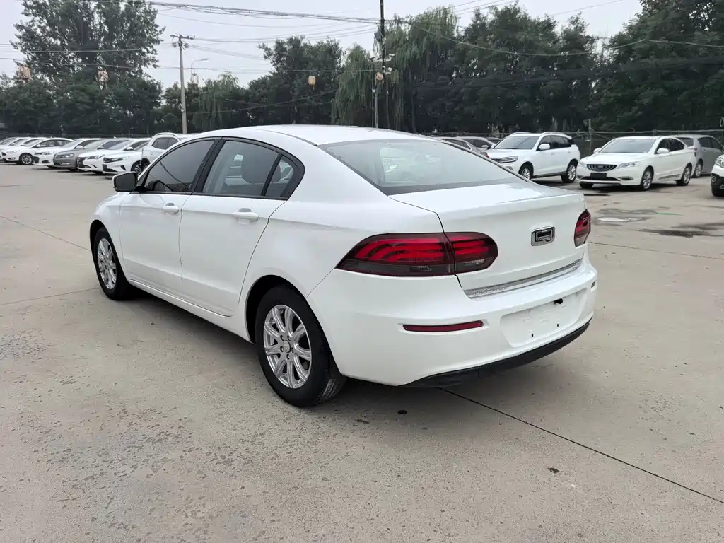 Qoros 3 2018 1.6L AT Lead