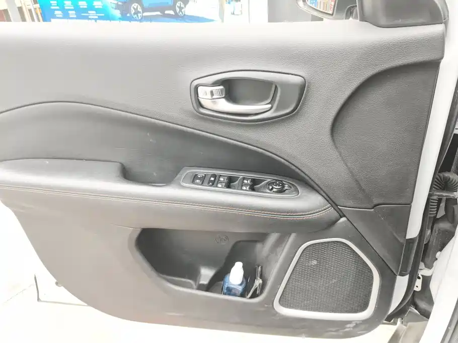 Jeep Compass — миниатюра 7