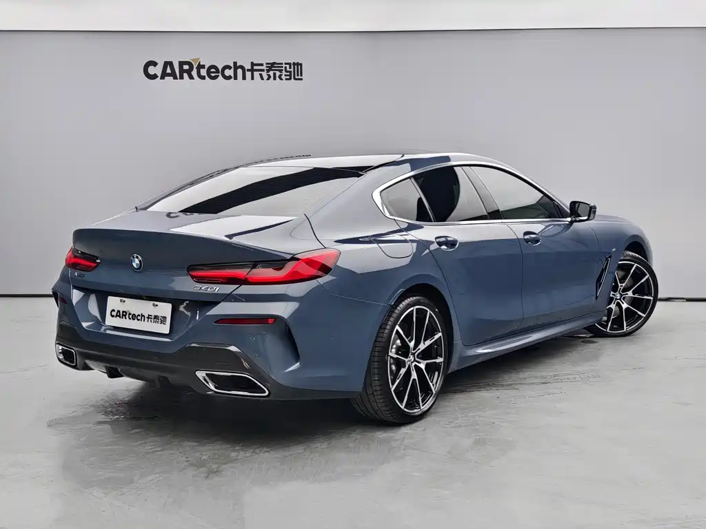 BMW 8 SERIES