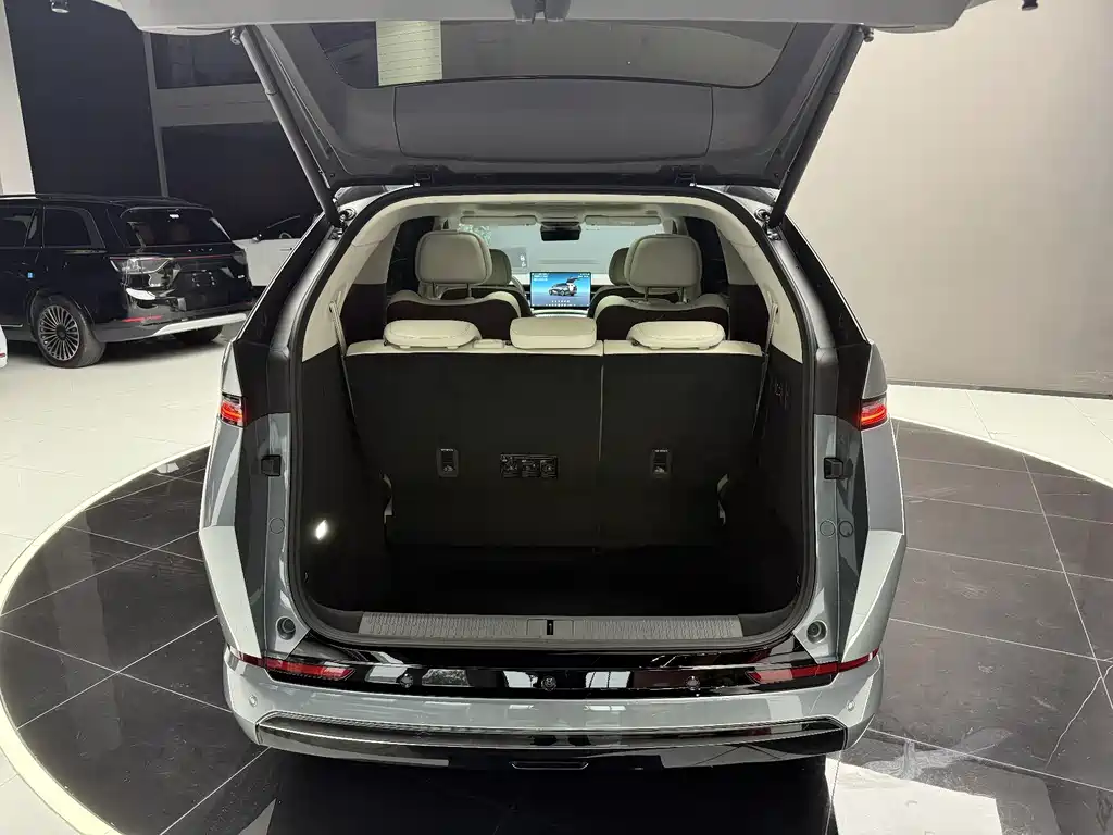 XPeng X9 — миниатюра 8