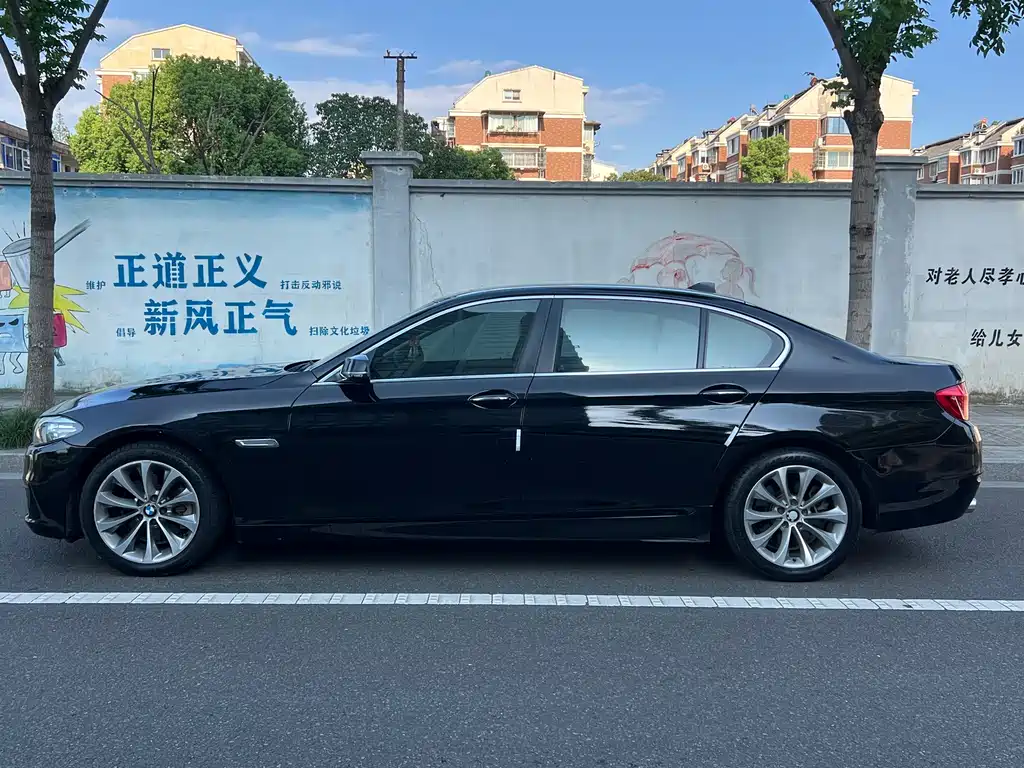 BMW 5 Series — миниатюра 16