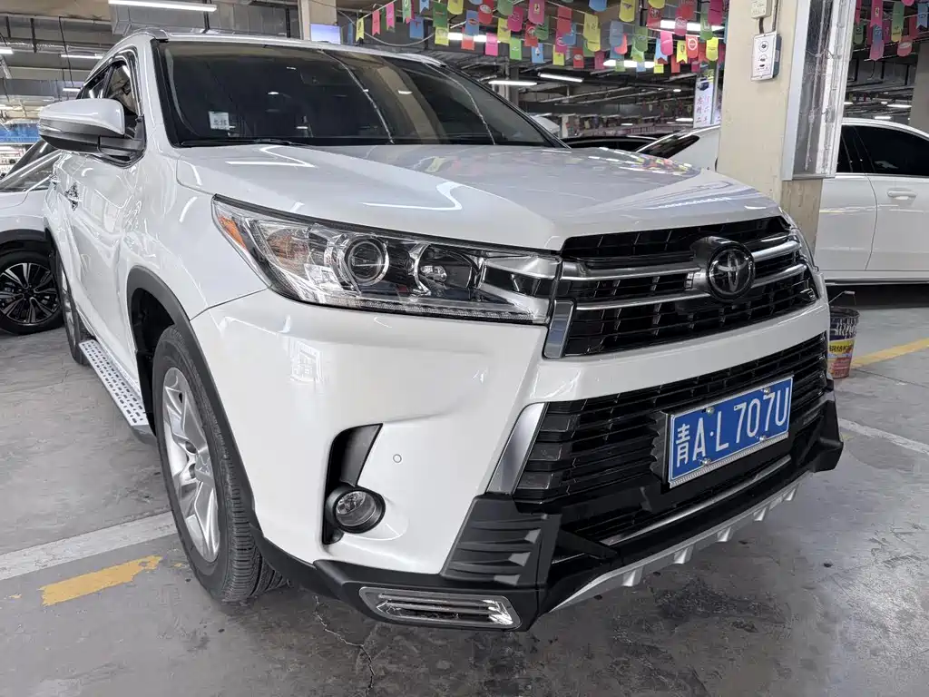 Toyota Highlander 2021 2.0T Luxury 7 мест