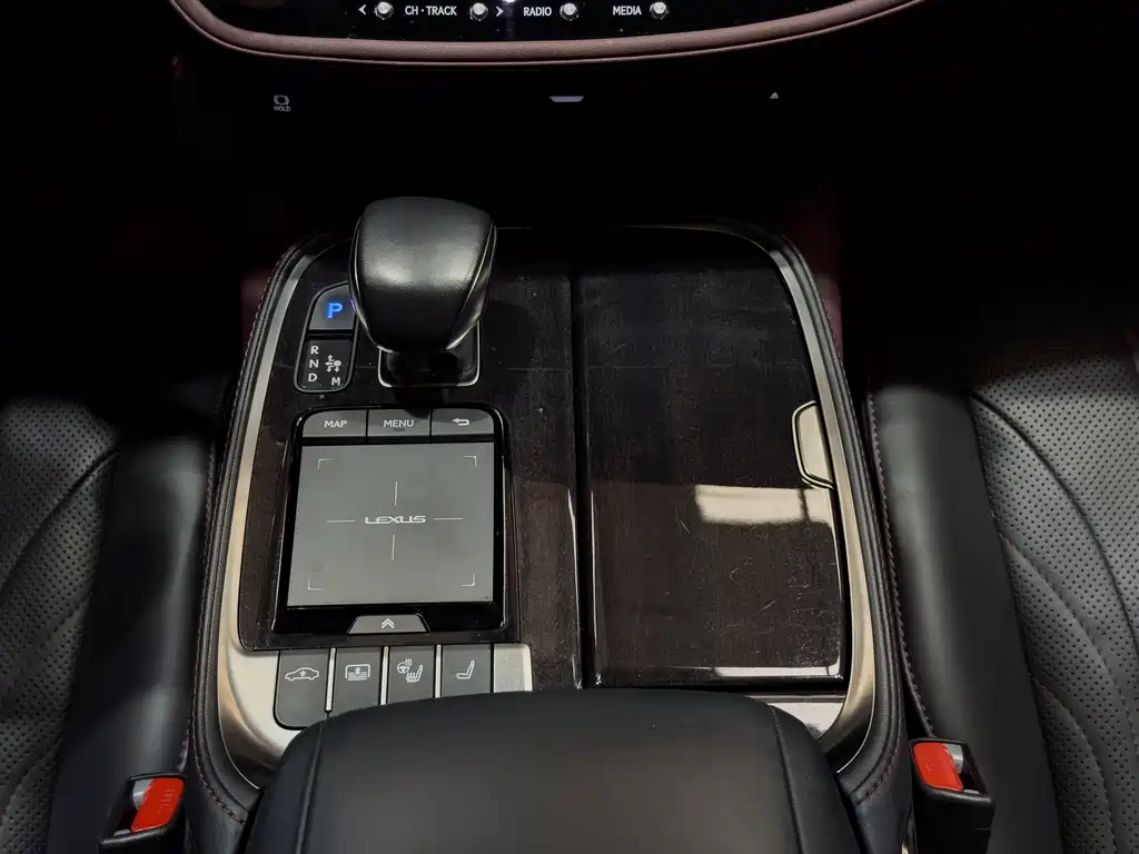 Lexus LS — миниатюра 14