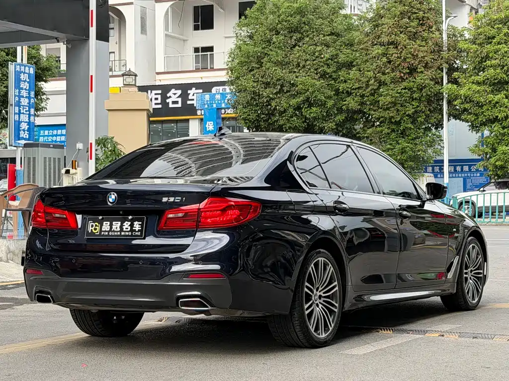 BMW 5 Series — миниатюра 9