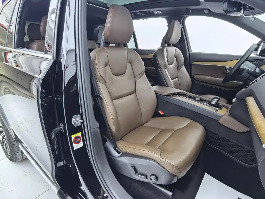 Volvo XC90 2021 B6 Luxury 7 мест