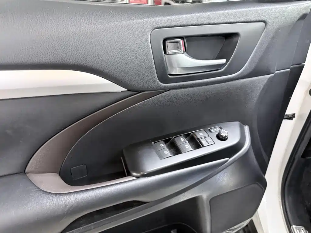 Toyota Highlander 2021 2.0T Luxury 7 мест