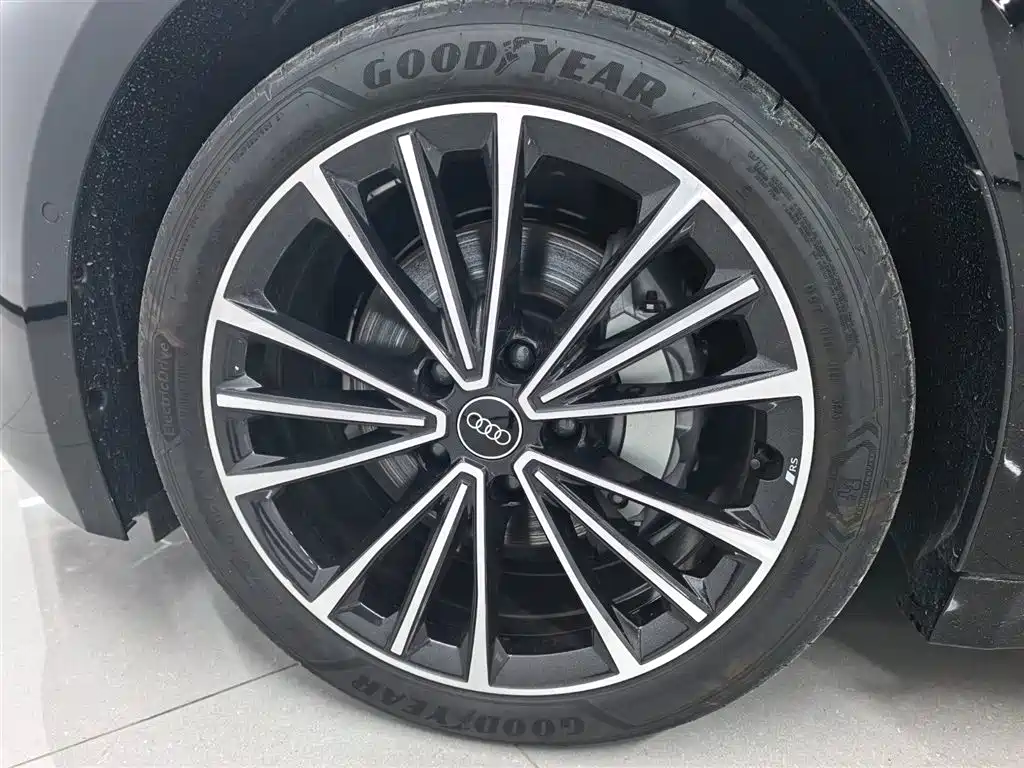 Audi A6L e-tron — миниатюра 7