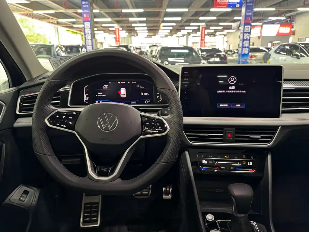 Volkswagen Tiguan L L 2022 380TSI AT R-Line Flagship 7 мест