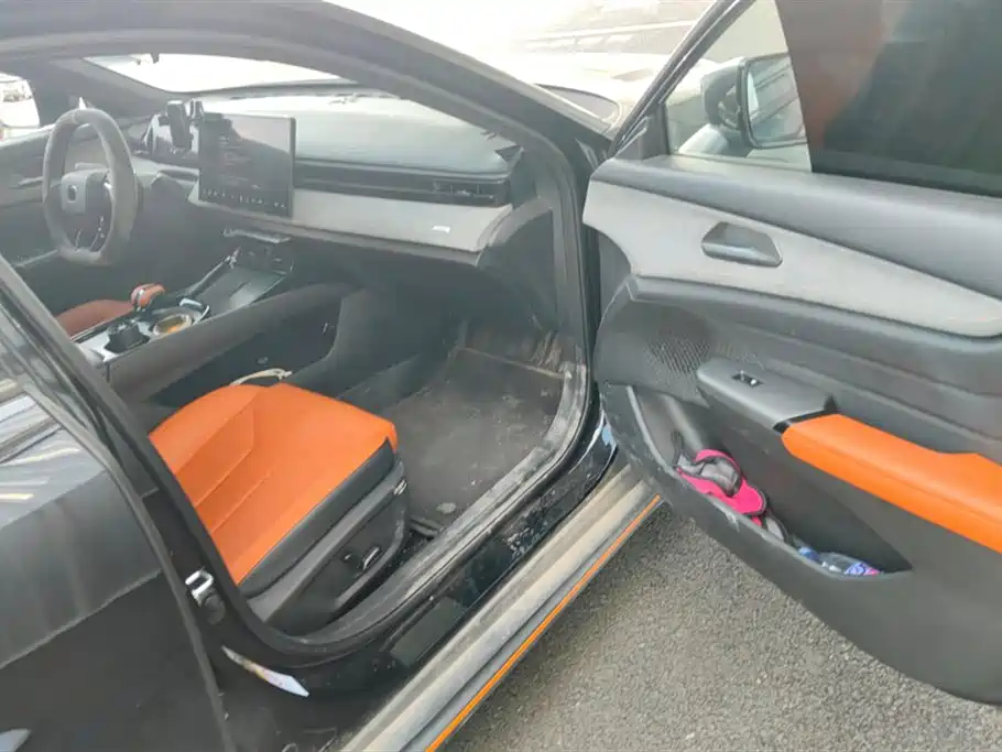 Changan UNI-V 2025 1.5T 500Bar Luxury Sport