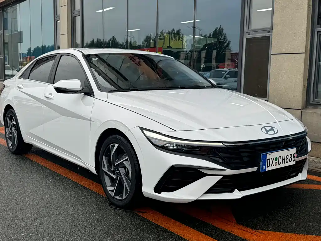 Hyundai Elantra 2023 1.5L CVT LUX Luxury