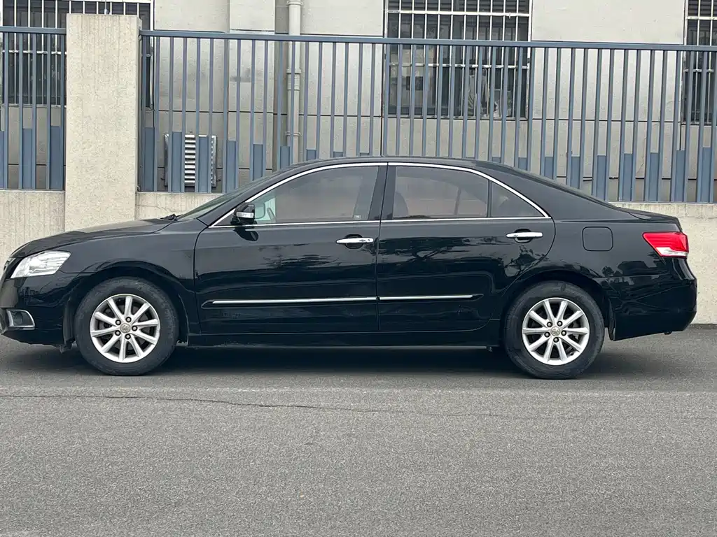 Toyota Camry — миниатюра 4