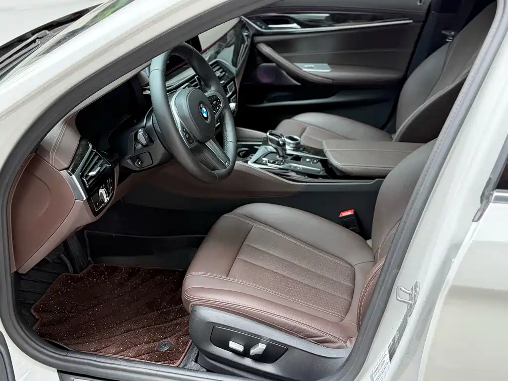 BMW 5 Series — миниатюра 4