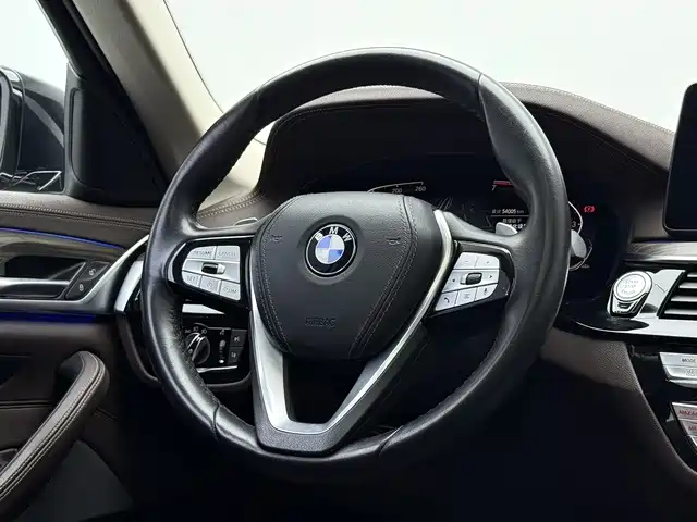 BMW 5 Series — миниатюра 11