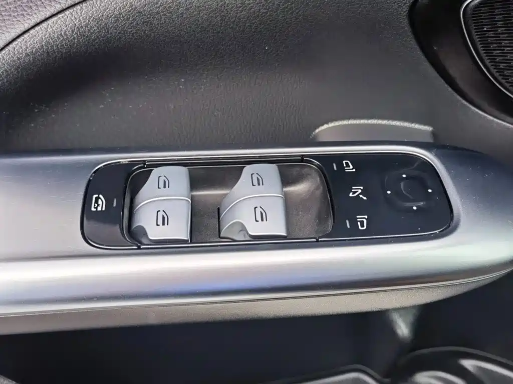 Mercedes-Benz C-Class — миниатюра 31