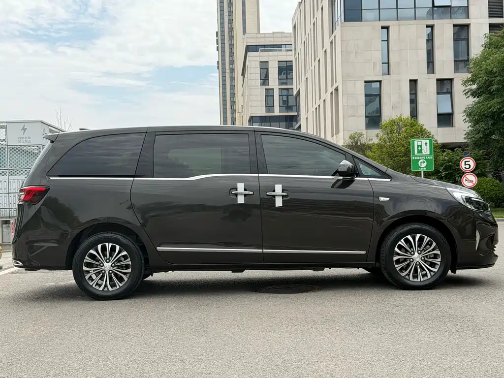 Buick GL8 — миниатюра 24