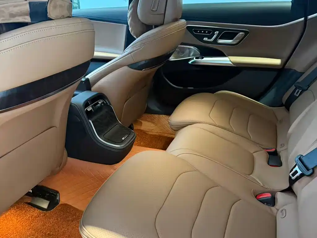 Mercedes-Benz E-Class — миниатюра 5