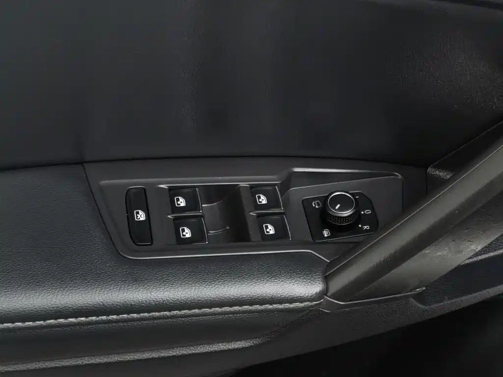 Volkswagen Tiguan L — миниатюра 9