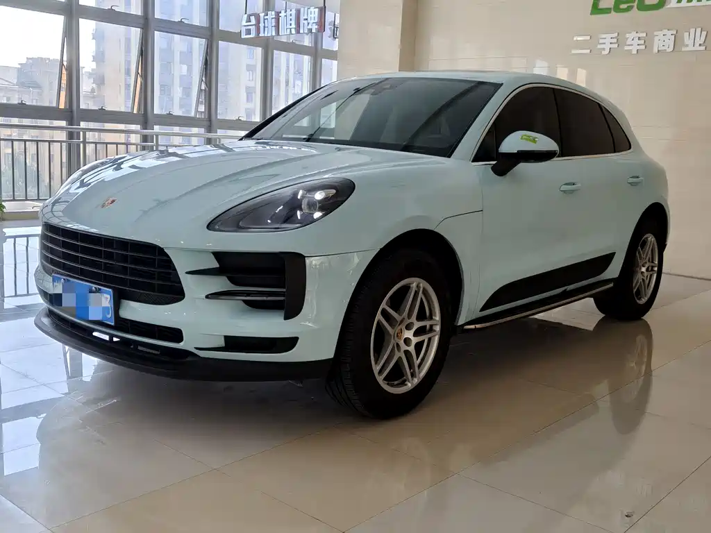 PORSCHE MACAN